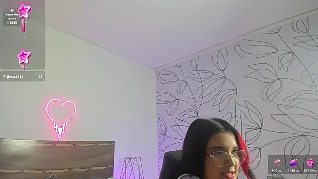 Snapshot of victoria18x chatting on January 2025 01:17:02 PM victoria18x online show from January 2025 01:17:02 PM