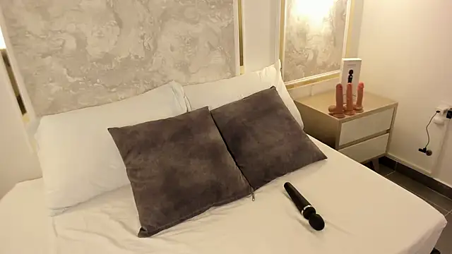 Snapshot of victoria18x chatting on November 2025 07:24:01 PM victoria18x online show from November 2025 07:24:01 PM