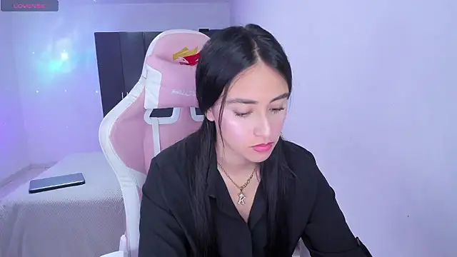 Tinylottie online show from March 2026 07:27:01 PM