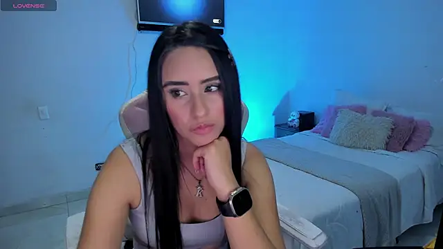 Tinylottie online show from June 2026 03:32:02 PM