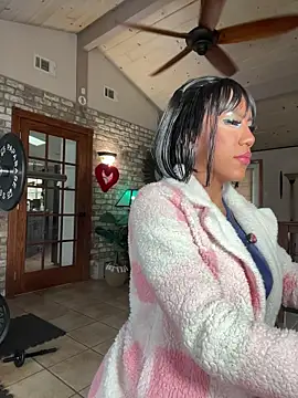 Snapshot of LushianaFitness chatting on November 2025 03:12:01 PM LushianaFitness online show from November 2025 03:12:01 PM