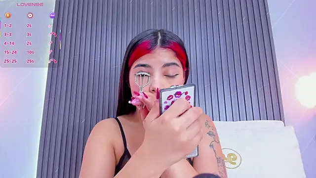 Snapshot of stephany_roses_ chatting on February 2025 07:52:01 PM stephany roses online show from February 2025 07:52:01 PM