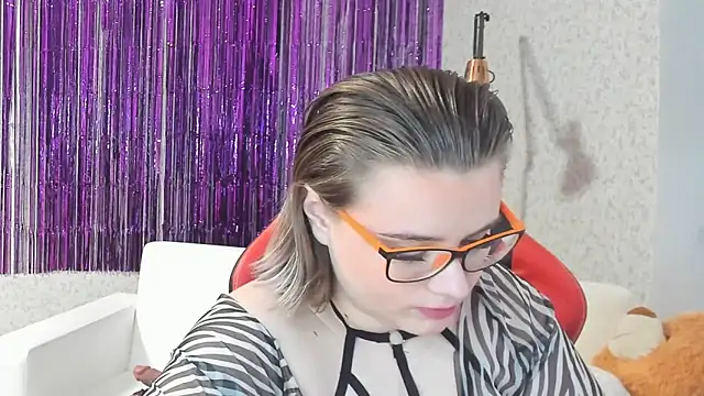 Seductive She Wolf online show from February 2025 08:10:01 PM