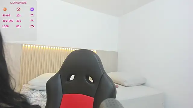 Snapshot of charlotte_colee chatting on March 2025 01:08:02 AM charlotte colee online show from March 2025 01:08:02 AM