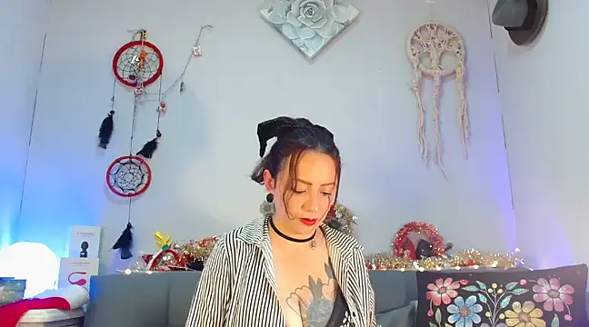 Snapshot of catalinamommyx chatting on December 2024 04:20:02 AM catalinamommyx online show from December 2024 04:20:02 AM