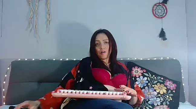 Snapshot of catalinamommyx chatting on February 2025 09:00:02 AM catalinamommyx online show from February 2025 09:00:02 AM
