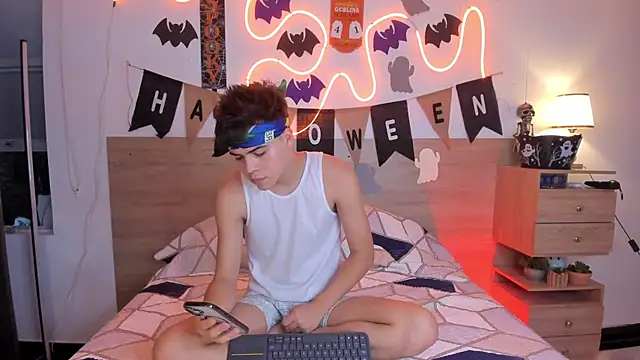 Snapshot of justinbiler chatting on October 2025 01:11:01 PM justinbiler online show from October 2025 01:11:01 PM