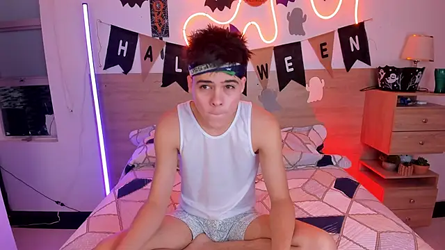 Snapshot of justinbiler chatting on October 2025 02:12:01 PM justinbiler online show from October 2025 02:12:01 PM