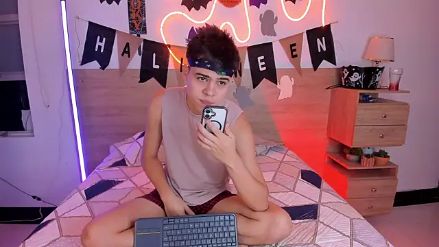 Snapshot of justinbiler chatting on October 2025 01:59:02 PM justinbiler online show from October 2025 01:59:02 PM