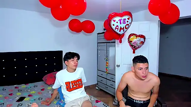 Snapshot of Alexander_and_Xiao chatting on February 2025 11:31:01 PM Alexander and Xiao online show from February 2025 11:31:01 PM