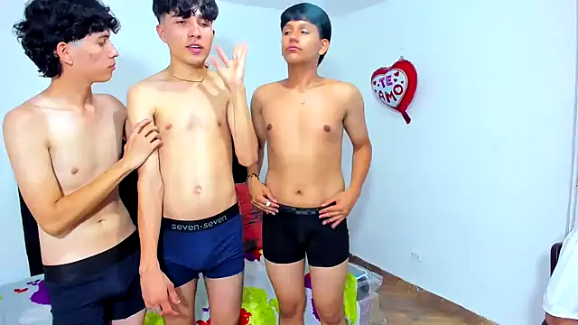 Snapshot of Alexander_and_Xiao chatting on February 2025 01:21:02 AM Alexander and Xiao online show from February 2025 01:21:02 AM
