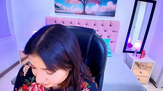 Emma monserrat online show from November 2025 07:32:02 PM