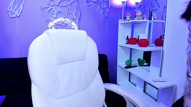 Emma monserrat online show from April 2026 11:13:02 AM