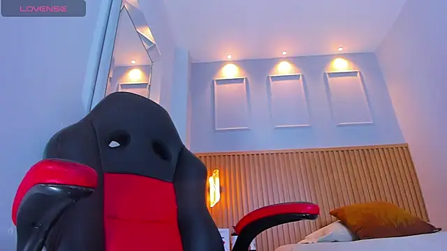 LUCYAMARS1 online show from November 2025 02:32:01 PM