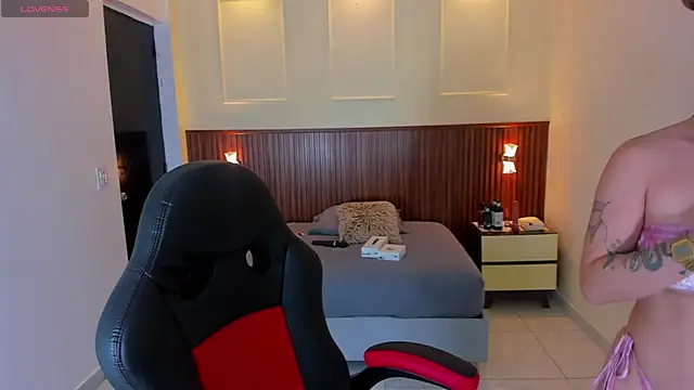 LUCYAMARS1 online show from November 2025 12:40:01 PM