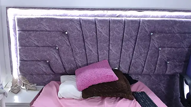 Penelope Fox14 online show from April 2026 01:55:02 PM