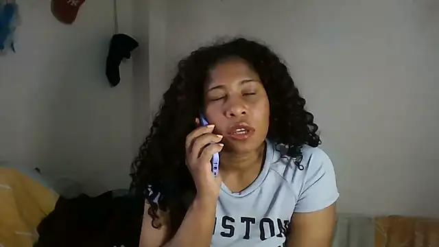 Snapshot of Ivon-09 chatting on December 2024 02:06:02 PM Ivon-09 online show from December 2024 02:06:02 PM