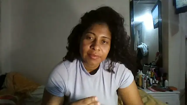 Snapshot of Ivon-09 chatting on December 2024 10:28:02 PM Ivon-09 online show from December 2024 10:28:02 PM