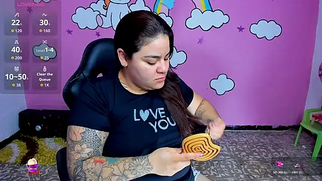 Sharon hils online show from April 2026 01:05:01 PM