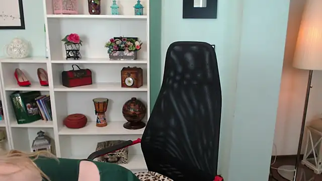 LisaCaprice online show from October 2025 04:21:02 AM