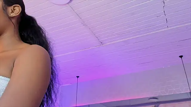 ChaynnaCooper online show from December 2024 03:41:01 AM