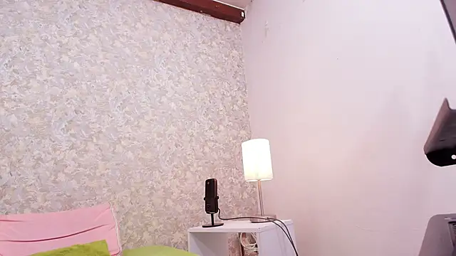 nicol f online show from January 2025 07:22:01 PM