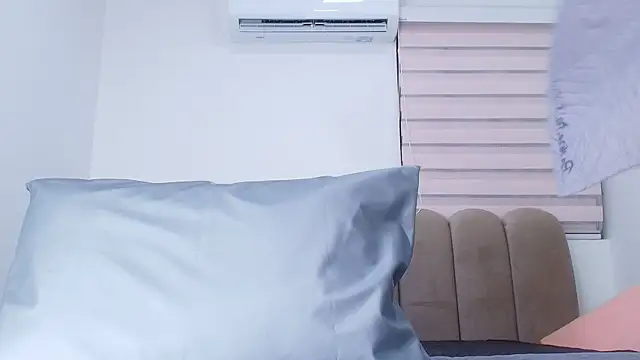 nicol f online show from December 2025 03:02:01 AM