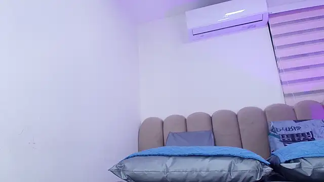 nicol f online show from March 2026 03:23:01 AM