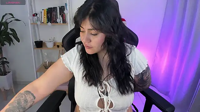 Snapshot of GretaX-X chatting on November 2025 10:31:01 AM GretaX-X online show from November 2025 10:31:01 AM