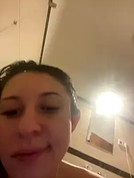 Snapshot of vienncica chatting on October 2025 01:55:02 PM vienncica online show from October 2025 01:55:02 PM