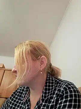 Malichkaanna30 online show from March 2025 01:46:02 PM