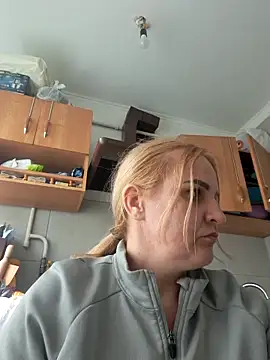 Malichkaanna30 online show from April 2026 01:29:02 PM