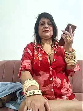 Snapshot of Hot_Queen77 chatting on February 2025 06:41:02 PM Hot Queen77 online show from February 2025 06:41:02 PM