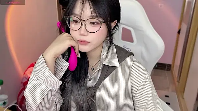 xiSSts online show from December 2024 04:53:02 AM