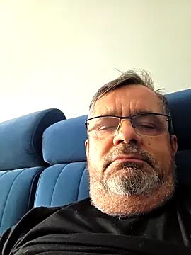 axecoman60 online show from February 2026 11:31:01 AM