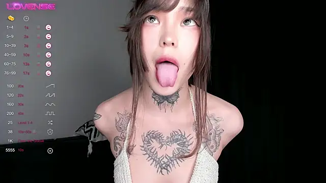 Snapshot of Dark_Ester chatting on October 2025 02:23:02 PM Dark Ester online show from October 2025 02:23:02 PM