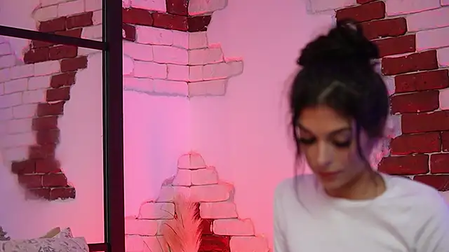 Snapshot of AngelinaCapri chatting on December 2024 07:18:01 AM AngelinaCapri online show from December 2024 07:18:01 AM