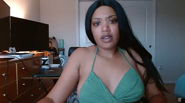 thekelliecapri online show from December 2024 11:24:01 PM