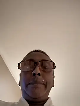 mamakarma1403 online show from April 2026 11:51:01 PM