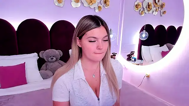 ZaraBloom online show from December 2025 03:11:02 AM