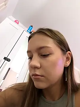 AliceBrayan online show from September 2025 05:09:01 AM