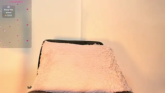 Sofia Burbano online show from December 2025 09:00:01 PM