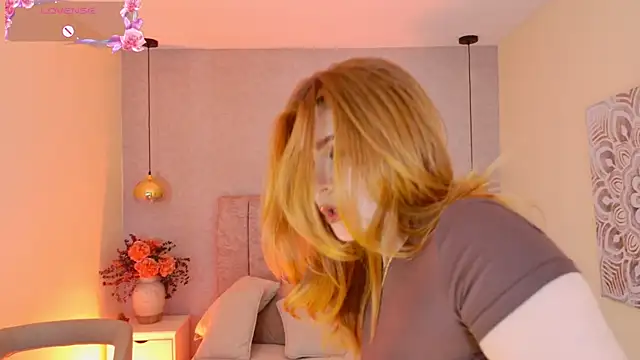 Snapshot of april_rousse chatting on April 2026 05:30:01 PM april rousse online show from April 2026 05:30:01 PM