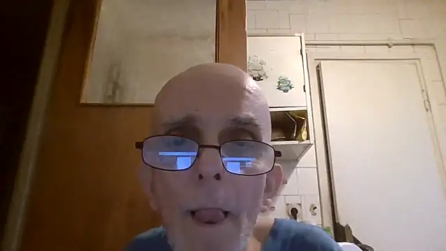 Snapshot of mariusica1@xh chatting on June 2026 03:40:01 PM mariusica1xh online show from June 2026 03:40:01 PM