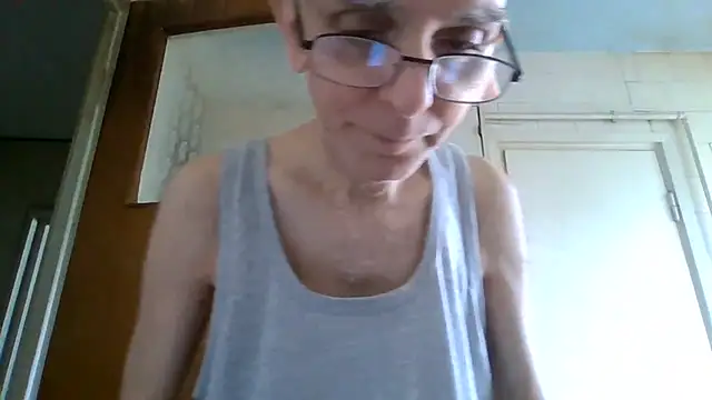 Snapshot of mariusica1@xh chatting on June 2026 06:46:01 AM mariusica1xh online show from June 2026 06:46:01 AM