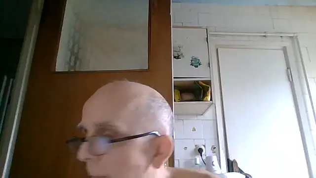 Snapshot of mariusica1@xh chatting on June 2026 02:48:02 PM mariusica1xh online show from June 2026 02:48:02 PM