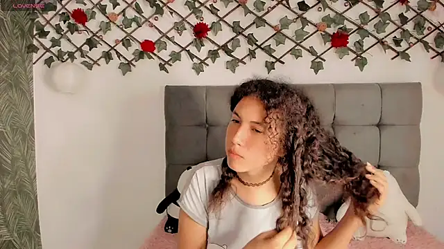 Snapshot of Lilith_Miller21 chatting on December 2024 04:13:01 AM Lilith Miller21 online show from December 2024 04:13:01 AM
