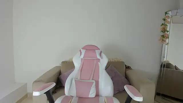 Snapshot of Charlotte_cowell_sub1_ chatting on December 2024 01:37:01 AM Charlotte cowell sub1 online show from December 2024 01:37:01 AM