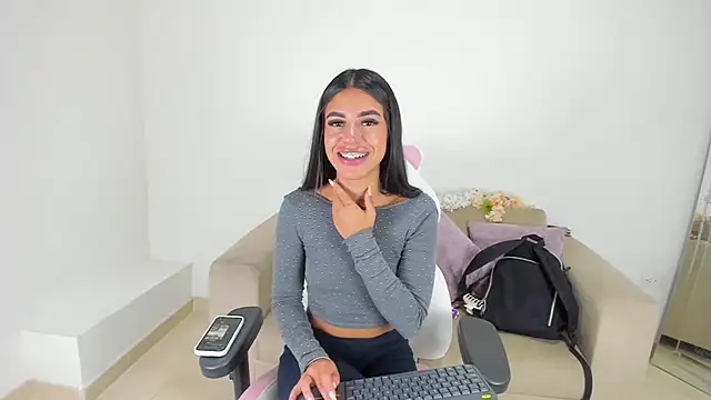 Snapshot of Charlotte_cowell_sub1_ chatting on March 2025 11:33:01 PM Charlotte cowell sub1 online show from March 2025 11:33:01 PM