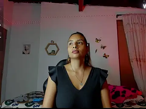 mykaelahoney online show from November 2025 06:01:01 AM